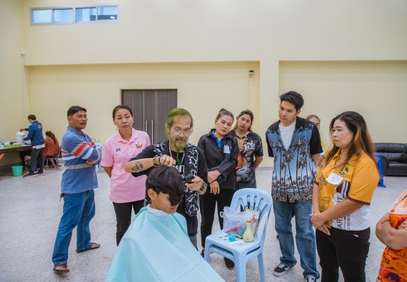 ภาพกิจกรรม  คณะวิทยาศาสตร์และเทคโนโลยี จัดกิจกรรมการอบรมเชิงปฏิบัติการ เรื่อง การเป็นช่างตัดผมอย่างมืออาชีพ ตามโครงการพัฒนาคุณภาพชีวิตและยกระดับเศรษฐกิจฐานราก