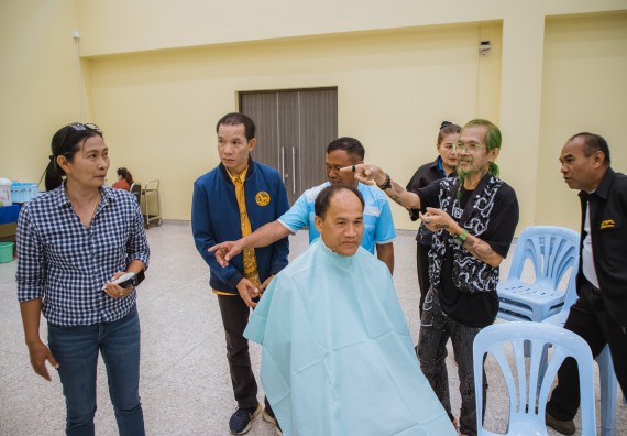 ภาพกิจกรรม  คณะวิทยาศาสตร์และเทคโนโลยี จัดกิจกรรมการอบรมเชิงปฏิบัติการ เรื่อง การเป็นช่างตัดผมอย่างมืออาชีพ ตามโครงการพัฒนาคุณภาพชีวิตและยกระดับเศรษฐกิจฐานราก