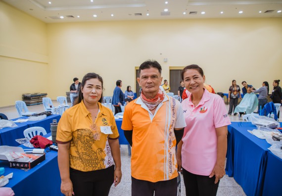 ภาพกิจกรรม  คณะวิทยาศาสตร์และเทคโนโลยี จัดกิจกรรมการอบรมเชิงปฏิบัติการ เรื่อง การเป็นช่างตัดผมอย่างมืออาชีพ ตามโครงการพัฒนาคุณภาพชีวิตและยกระดับเศรษฐกิจฐานราก
