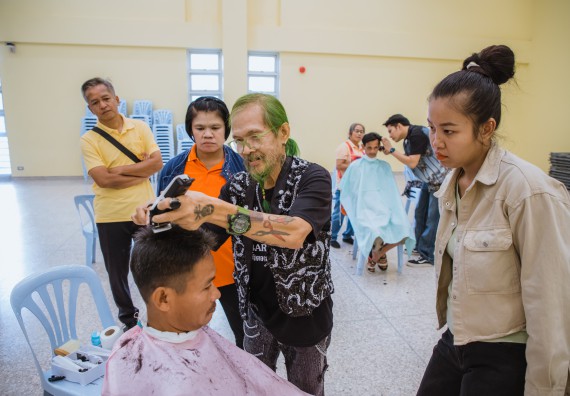 ภาพกิจกรรม  คณะวิทยาศาสตร์และเทคโนโลยี จัดกิจกรรมการอบรมเชิงปฏิบัติการ เรื่อง การเป็นช่างตัดผมอย่างมืออาชีพ ตามโครงการพัฒนาคุณภาพชีวิตและยกระดับเศรษฐกิจฐานราก