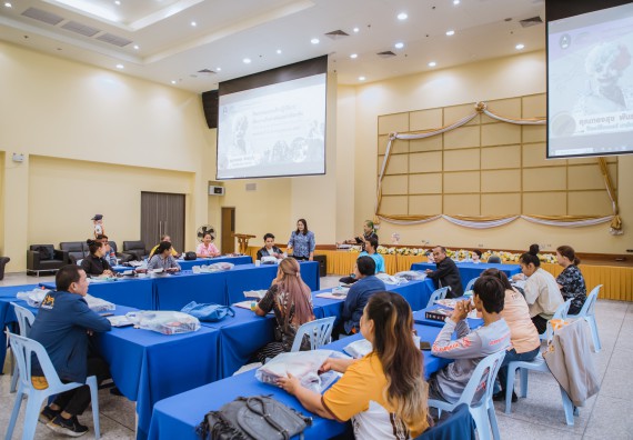 ภาพกิจกรรม  คณะวิทยาศาสตร์และเทคโนโลยี จัดกิจกรรมการอบรมเชิงปฏิบัติการ เรื่อง การเป็นช่างตัดผมอย่างมืออาชีพ ตามโครงการพัฒนาคุณภาพชีวิตและยกระดับเศรษฐกิจฐานราก