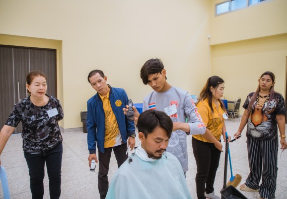 ภาพกิจกรรม  คณะวิทยาศาสตร์และเทคโนโลยี จัดกิจกรรมการอบรมเชิงปฏิบัติการ เรื่อง การเป็นช่างตัดผมอย่างมืออาชีพ ตามโครงการพัฒนาคุณภาพชีวิตและยกระดับเศรษฐกิจฐานราก