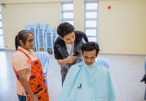 ภาพกิจกรรม  คณะวิทยาศาสตร์และเทคโนโลยี จัดกิจกรรมการอบรมเชิงปฏิบัติการ เรื่อง การเป็นช่างตัดผมอย่างมืออาชีพ ตามโครงการพัฒนาคุณภาพชีวิตและยกระดับเศรษฐกิจฐานราก