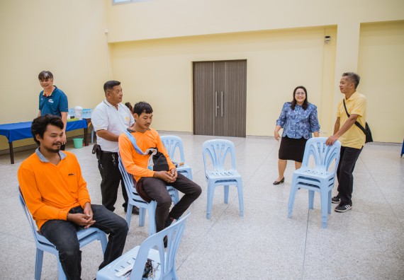 ภาพกิจกรรม  คณะวิทยาศาสตร์และเทคโนโลยี จัดกิจกรรมการอบรมเชิงปฏิบัติการ เรื่อง การเป็นช่างตัดผมอย่างมืออาชีพ ตามโครงการพัฒนาคุณภาพชีวิตและยกระดับเศรษฐกิจฐานราก