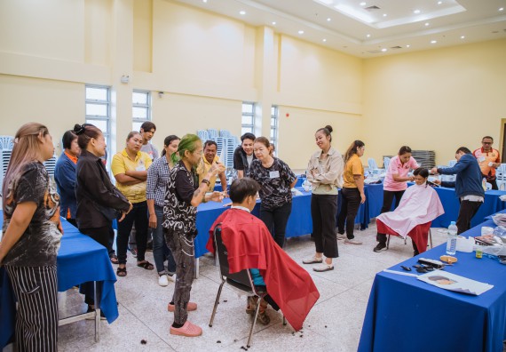ภาพกิจกรรม  คณะวิทยาศาสตร์และเทคโนโลยี จัดกิจกรรมการอบรมเชิงปฏิบัติการ เรื่อง การเป็นช่างตัดผมอย่างมืออาชีพ ตามโครงการพัฒนาคุณภาพชีวิตและยกระดับเศรษฐกิจฐานราก
