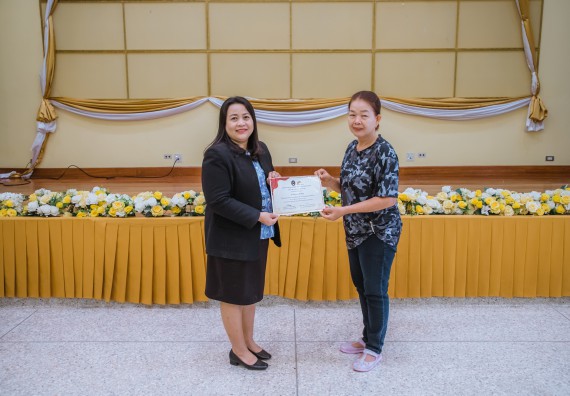 ภาพกิจกรรม  คณะวิทยาศาสตร์และเทคโนโลยี จัดกิจกรรมการอบรมเชิงปฏิบัติการ เรื่อง การเป็นช่างตัดผมอย่างมืออาชีพ ตามโครงการพัฒนาคุณภาพชีวิตและยกระดับเศรษฐกิจฐานราก