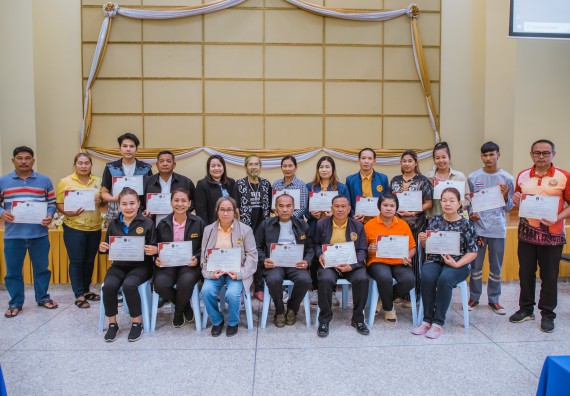 ภาพกิจกรรม  คณะวิทยาศาสตร์และเทคโนโลยี จัดกิจกรรมการอบรมเชิงปฏิบัติการ เรื่อง การเป็นช่างตัดผมอย่างมืออาชีพ ตามโครงการพัฒนาคุณภาพชีวิตและยกระดับเศรษฐกิจฐานราก