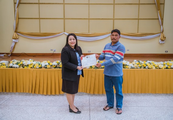 ภาพกิจกรรม  คณะวิทยาศาสตร์และเทคโนโลยี จัดกิจกรรมการอบรมเชิงปฏิบัติการ เรื่อง การเป็นช่างตัดผมอย่างมืออาชีพ ตามโครงการพัฒนาคุณภาพชีวิตและยกระดับเศรษฐกิจฐานราก