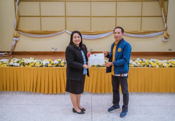 ภาพกิจกรรม  คณะวิทยาศาสตร์และเทคโนโลยี จัดกิจกรรมการอบรมเชิงปฏิบัติการ เรื่อง การเป็นช่างตัดผมอย่างมืออาชีพ ตามโครงการพัฒนาคุณภาพชีวิตและยกระดับเศรษฐกิจฐานราก