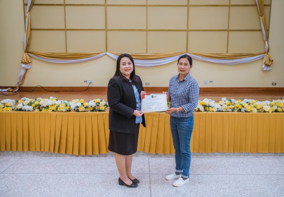 ภาพกิจกรรม  คณะวิทยาศาสตร์และเทคโนโลยี จัดกิจกรรมการอบรมเชิงปฏิบัติการ เรื่อง การเป็นช่างตัดผมอย่างมืออาชีพ ตามโครงการพัฒนาคุณภาพชีวิตและยกระดับเศรษฐกิจฐานราก