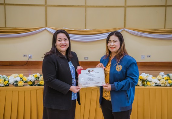 ภาพกิจกรรม  คณะวิทยาศาสตร์และเทคโนโลยี จัดกิจกรรมการอบรมเชิงปฏิบัติการ เรื่อง การเป็นช่างตัดผมอย่างมืออาชีพ ตามโครงการพัฒนาคุณภาพชีวิตและยกระดับเศรษฐกิจฐานราก