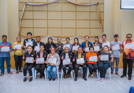 ภาพกิจกรรม  คณะวิทยาศาสตร์และเทคโนโลยี จัดกิจกรรมการอบรมเชิงปฏิบัติการ เรื่อง การเป็นช่างตัดผมอย่างมืออาชีพ ตามโครงการพัฒนาคุณภาพชีวิตและยกระดับเศรษฐกิจฐานราก