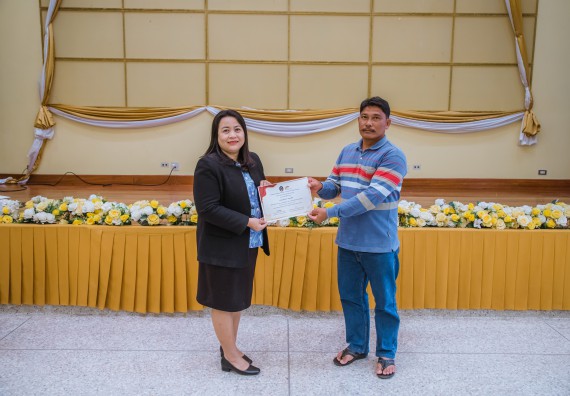 ภาพกิจกรรม  คณะวิทยาศาสตร์และเทคโนโลยี จัดกิจกรรมการอบรมเชิงปฏิบัติการ เรื่อง การเป็นช่างตัดผมอย่างมืออาชีพ ตามโครงการพัฒนาคุณภาพชีวิตและยกระดับเศรษฐกิจฐานราก