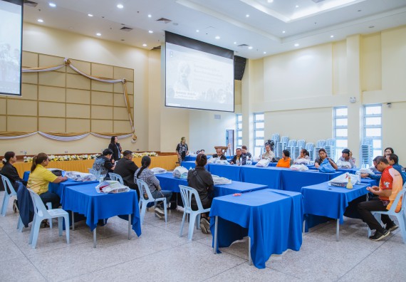 ภาพกิจกรรม  คณะวิทยาศาสตร์และเทคโนโลยี จัดกิจกรรมการอบรมเชิงปฏิบัติการ เรื่อง การเป็นช่างตัดผมอย่างมืออาชีพ ตามโครงการพัฒนาคุณภาพชีวิตและยกระดับเศรษฐกิจฐานราก