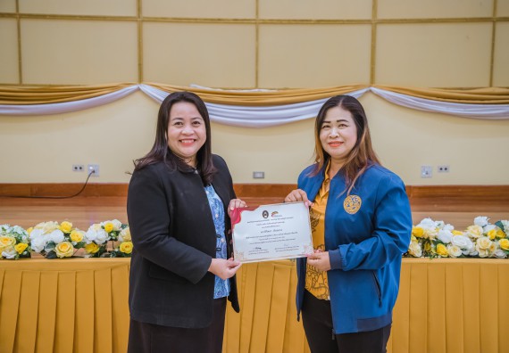 ภาพกิจกรรม  คณะวิทยาศาสตร์และเทคโนโลยี จัดกิจกรรมการอบรมเชิงปฏิบัติการ เรื่อง การเป็นช่างตัดผมอย่างมืออาชีพ ตามโครงการพัฒนาคุณภาพชีวิตและยกระดับเศรษฐกิจฐานราก