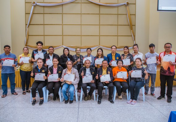 ภาพกิจกรรม  คณะวิทยาศาสตร์และเทคโนโลยี จัดกิจกรรมการอบรมเชิงปฏิบัติการ เรื่อง การเป็นช่างตัดผมอย่างมืออาชีพ ตามโครงการพัฒนาคุณภาพชีวิตและยกระดับเศรษฐกิจฐานราก