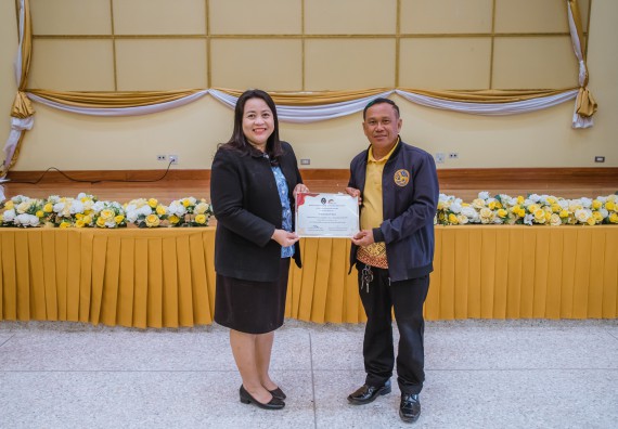 ภาพกิจกรรม  คณะวิทยาศาสตร์และเทคโนโลยี จัดกิจกรรมการอบรมเชิงปฏิบัติการ เรื่อง การเป็นช่างตัดผมอย่างมืออาชีพ ตามโครงการพัฒนาคุณภาพชีวิตและยกระดับเศรษฐกิจฐานราก