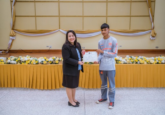 ภาพกิจกรรม  คณะวิทยาศาสตร์และเทคโนโลยี จัดกิจกรรมการอบรมเชิงปฏิบัติการ เรื่อง การเป็นช่างตัดผมอย่างมืออาชีพ ตามโครงการพัฒนาคุณภาพชีวิตและยกระดับเศรษฐกิจฐานราก