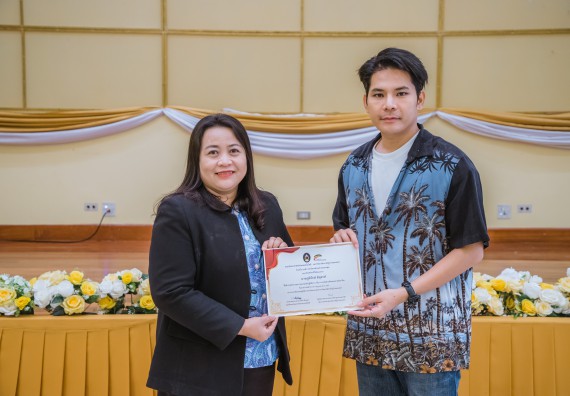 ภาพกิจกรรม  คณะวิทยาศาสตร์และเทคโนโลยี จัดกิจกรรมการอบรมเชิงปฏิบัติการ เรื่อง การเป็นช่างตัดผมอย่างมืออาชีพ ตามโครงการพัฒนาคุณภาพชีวิตและยกระดับเศรษฐกิจฐานราก