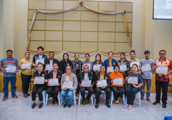 ภาพกิจกรรม  คณะวิทยาศาสตร์และเทคโนโลยี จัดกิจกรรมการอบรมเชิงปฏิบัติการ เรื่อง การเป็นช่างตัดผมอย่างมืออาชีพ ตามโครงการพัฒนาคุณภาพชีวิตและยกระดับเศรษฐกิจฐานราก