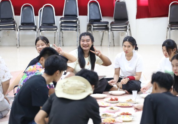 ภาพกิจกรรม  โปรแกรมวิชาฟิสิกส์ คณะวิทยาศาสตร์และเทคโนโลยี จัดกิจกรรมถ่ายทอดผลลัพธ์การเรียนรู้ของหลักสูตรในระดับวิชาเอกและกิจกรรมสานสัมพันธ์นักศึกษาในวิชาเอก