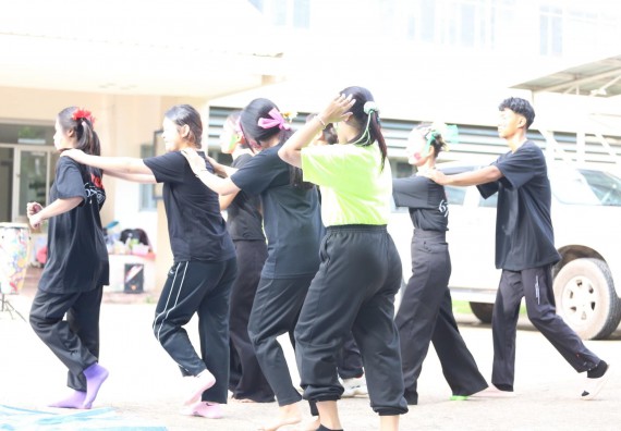 ภาพกิจกรรม  โปรแกรมวิชาฟิสิกส์ คณะวิทยาศาสตร์และเทคโนโลยี จัดกิจกรรมถ่ายทอดผลลัพธ์การเรียนรู้ของหลักสูตรในระดับวิชาเอกและกิจกรรมสานสัมพันธ์นักศึกษาในวิชาเอก