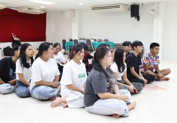 ภาพกิจกรรม  โปรแกรมวิชาฟิสิกส์ คณะวิทยาศาสตร์และเทคโนโลยี จัดกิจกรรมถ่ายทอดผลลัพธ์การเรียนรู้ของหลักสูตรในระดับวิชาเอกและกิจกรรมสานสัมพันธ์นักศึกษาในวิชาเอก