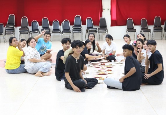 ภาพกิจกรรม  โปรแกรมวิชาฟิสิกส์ คณะวิทยาศาสตร์และเทคโนโลยี จัดกิจกรรมถ่ายทอดผลลัพธ์การเรียนรู้ของหลักสูตรในระดับวิชาเอกและกิจกรรมสานสัมพันธ์นักศึกษาในวิชาเอก