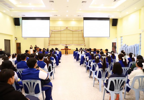 ภาพกิจกรรม  โปรแกรมวิชาเคมี คณะวิทยาศาสตร์และเทคโนโลยี จัดกิจกรรมการอบรมค่ายเทคนิค ปฏิบัติการเคมี