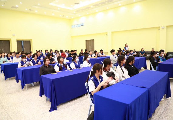 ภาพกิจกรรม  โปรแกรมวิชาเคมี คณะวิทยาศาสตร์และเทคโนโลยี จัดกิจกรรมการอบรมค่ายเทคนิค ปฏิบัติการเคมี