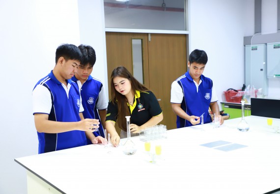 ภาพกิจกรรม  โปรแกรมวิชาเคมี คณะวิทยาศาสตร์และเทคโนโลยี จัดกิจกรรมการอบรมค่ายเทคนิค ปฏิบัติการเคมี