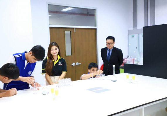 ภาพกิจกรรม  โปรแกรมวิชาเคมี คณะวิทยาศาสตร์และเทคโนโลยี จัดกิจกรรมการอบรมค่ายเทคนิค ปฏิบัติการเคมี