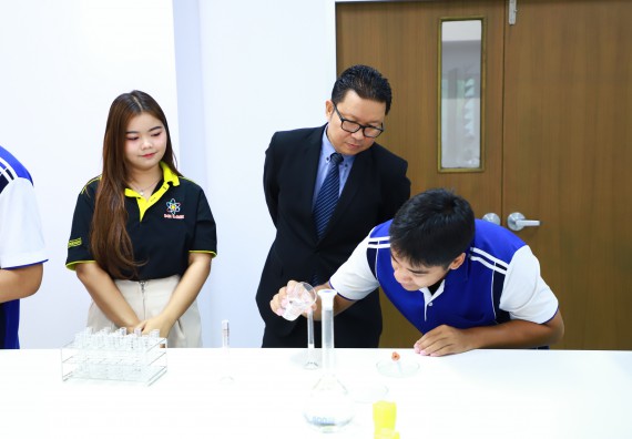 ภาพกิจกรรม  โปรแกรมวิชาเคมี คณะวิทยาศาสตร์และเทคโนโลยี จัดกิจกรรมการอบรมค่ายเทคนิค ปฏิบัติการเคมี