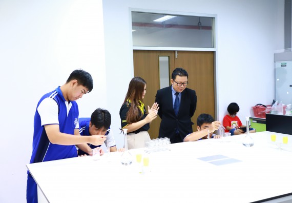 ภาพกิจกรรม  โปรแกรมวิชาเคมี คณะวิทยาศาสตร์และเทคโนโลยี จัดกิจกรรมการอบรมค่ายเทคนิค ปฏิบัติการเคมี