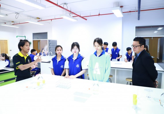 ภาพกิจกรรม  โปรแกรมวิชาเคมี คณะวิทยาศาสตร์และเทคโนโลยี จัดกิจกรรมการอบรมค่ายเทคนิค ปฏิบัติการเคมี