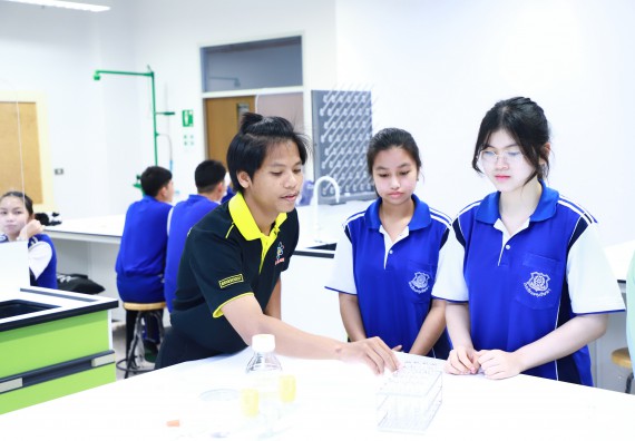 ภาพกิจกรรม  โปรแกรมวิชาเคมี คณะวิทยาศาสตร์และเทคโนโลยี จัดกิจกรรมการอบรมค่ายเทคนิค ปฏิบัติการเคมี