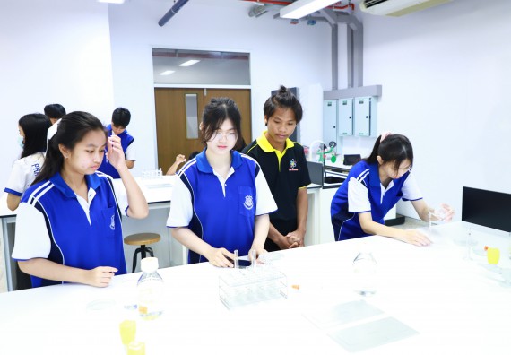 ภาพกิจกรรม  โปรแกรมวิชาเคมี คณะวิทยาศาสตร์และเทคโนโลยี จัดกิจกรรมการอบรมค่ายเทคนิค ปฏิบัติการเคมี