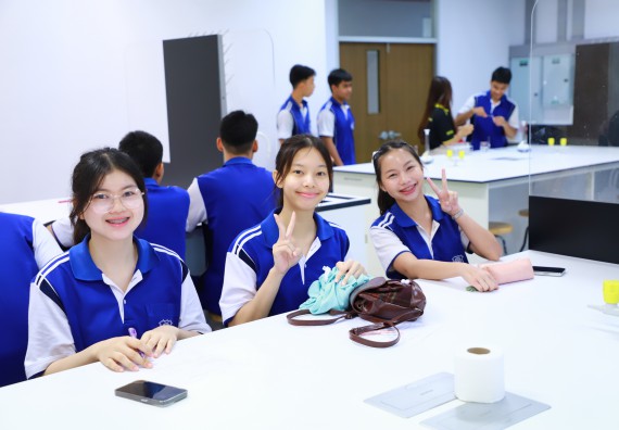 ภาพกิจกรรม  โปรแกรมวิชาเคมี คณะวิทยาศาสตร์และเทคโนโลยี จัดกิจกรรมการอบรมค่ายเทคนิค ปฏิบัติการเคมี