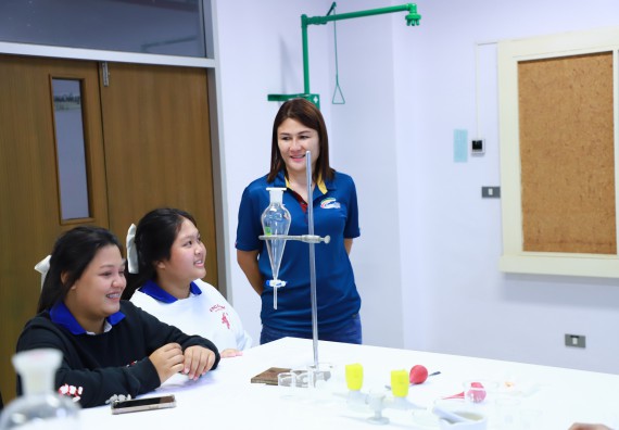 ภาพกิจกรรม  โปรแกรมวิชาเคมี คณะวิทยาศาสตร์และเทคโนโลยี จัดกิจกรรมการอบรมค่ายเทคนิค ปฏิบัติการเคมี