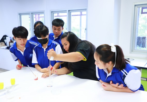 ภาพกิจกรรม  โปรแกรมวิชาเคมี คณะวิทยาศาสตร์และเทคโนโลยี จัดกิจกรรมการอบรมค่ายเทคนิค ปฏิบัติการเคมี