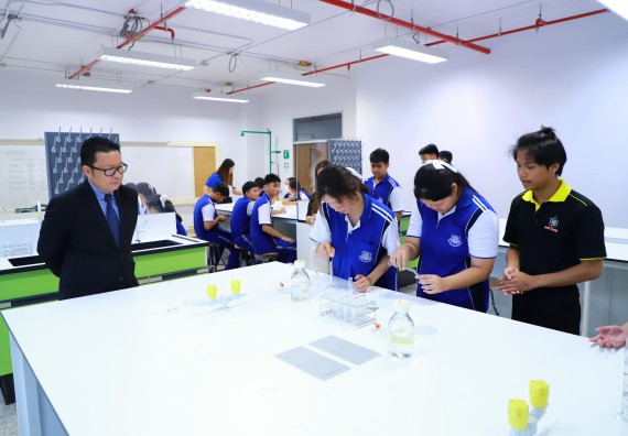 ภาพกิจกรรม  โปรแกรมวิชาเคมี คณะวิทยาศาสตร์และเทคโนโลยี จัดกิจกรรมการอบรมค่ายเทคนิค ปฏิบัติการเคมี