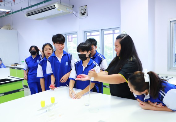 ภาพกิจกรรม  โปรแกรมวิชาเคมี คณะวิทยาศาสตร์และเทคโนโลยี จัดกิจกรรมการอบรมค่ายเทคนิค ปฏิบัติการเคมี