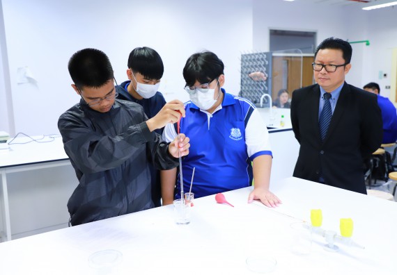 ภาพกิจกรรม  โปรแกรมวิชาเคมี คณะวิทยาศาสตร์และเทคโนโลยี จัดกิจกรรมการอบรมค่ายเทคนิค ปฏิบัติการเคมี