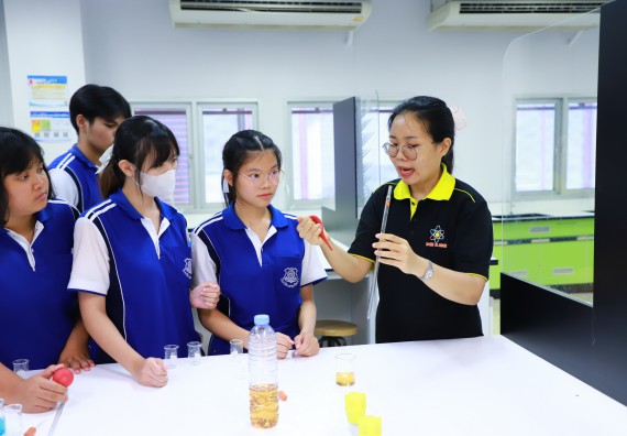 ภาพกิจกรรม  โปรแกรมวิชาเคมี คณะวิทยาศาสตร์และเทคโนโลยี จัดกิจกรรมการอบรมค่ายเทคนิค ปฏิบัติการเคมี