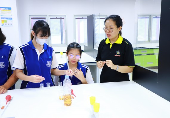 ภาพกิจกรรม  โปรแกรมวิชาเคมี คณะวิทยาศาสตร์และเทคโนโลยี จัดกิจกรรมการอบรมค่ายเทคนิค ปฏิบัติการเคมี