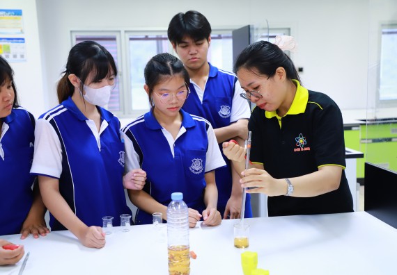 ภาพกิจกรรม  โปรแกรมวิชาเคมี คณะวิทยาศาสตร์และเทคโนโลยี จัดกิจกรรมการอบรมค่ายเทคนิค ปฏิบัติการเคมี