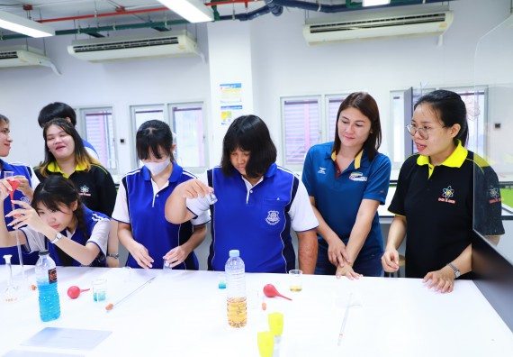 ภาพกิจกรรม  โปรแกรมวิชาเคมี คณะวิทยาศาสตร์และเทคโนโลยี จัดกิจกรรมการอบรมค่ายเทคนิค ปฏิบัติการเคมี