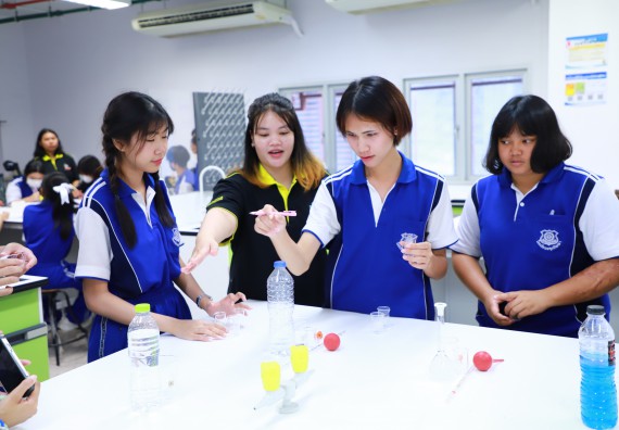 ภาพกิจกรรม  โปรแกรมวิชาเคมี คณะวิทยาศาสตร์และเทคโนโลยี จัดกิจกรรมการอบรมค่ายเทคนิค ปฏิบัติการเคมี