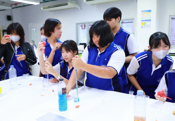 ภาพกิจกรรม  โปรแกรมวิชาเคมี คณะวิทยาศาสตร์และเทคโนโลยี จัดกิจกรรมการอบรมค่ายเทคนิค ปฏิบัติการเคมี