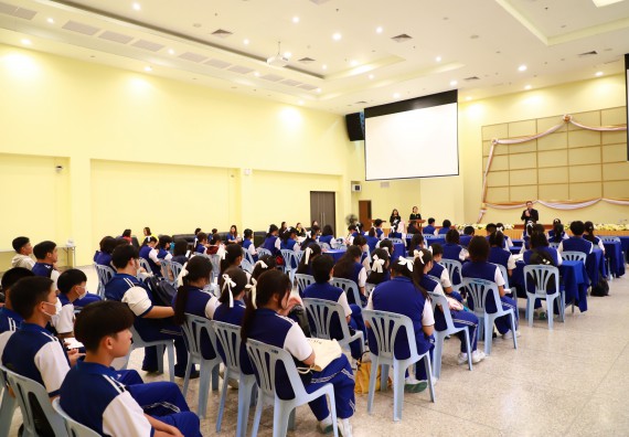 ภาพกิจกรรม  โปรแกรมวิชาเคมี คณะวิทยาศาสตร์และเทคโนโลยี จัดกิจกรรมการอบรมค่ายเทคนิค ปฏิบัติการเคมี